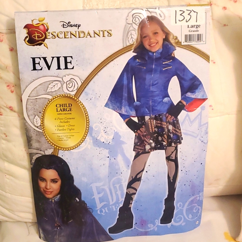 Evie from Descendants